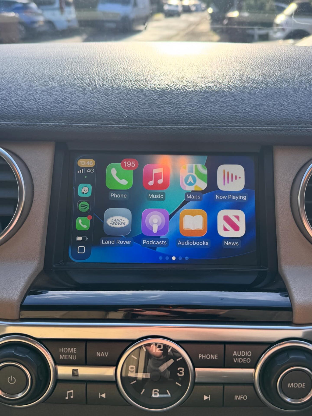 Land Rover L322 Range Rover & Discovery 4 (LR4) Apple CarPlay & Android Auto Retrofit