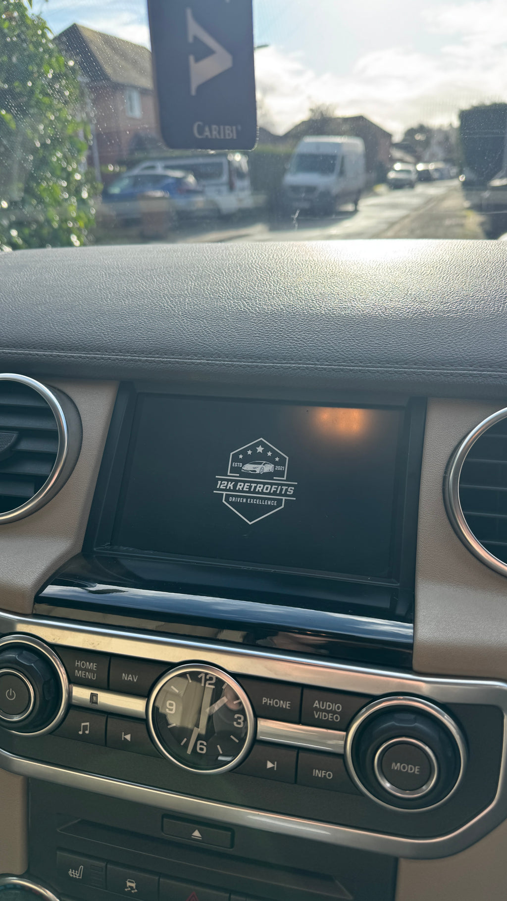 Land Rover L322 Range Rover & Discovery 4 (LR4) Apple CarPlay & Android Auto Retrofit