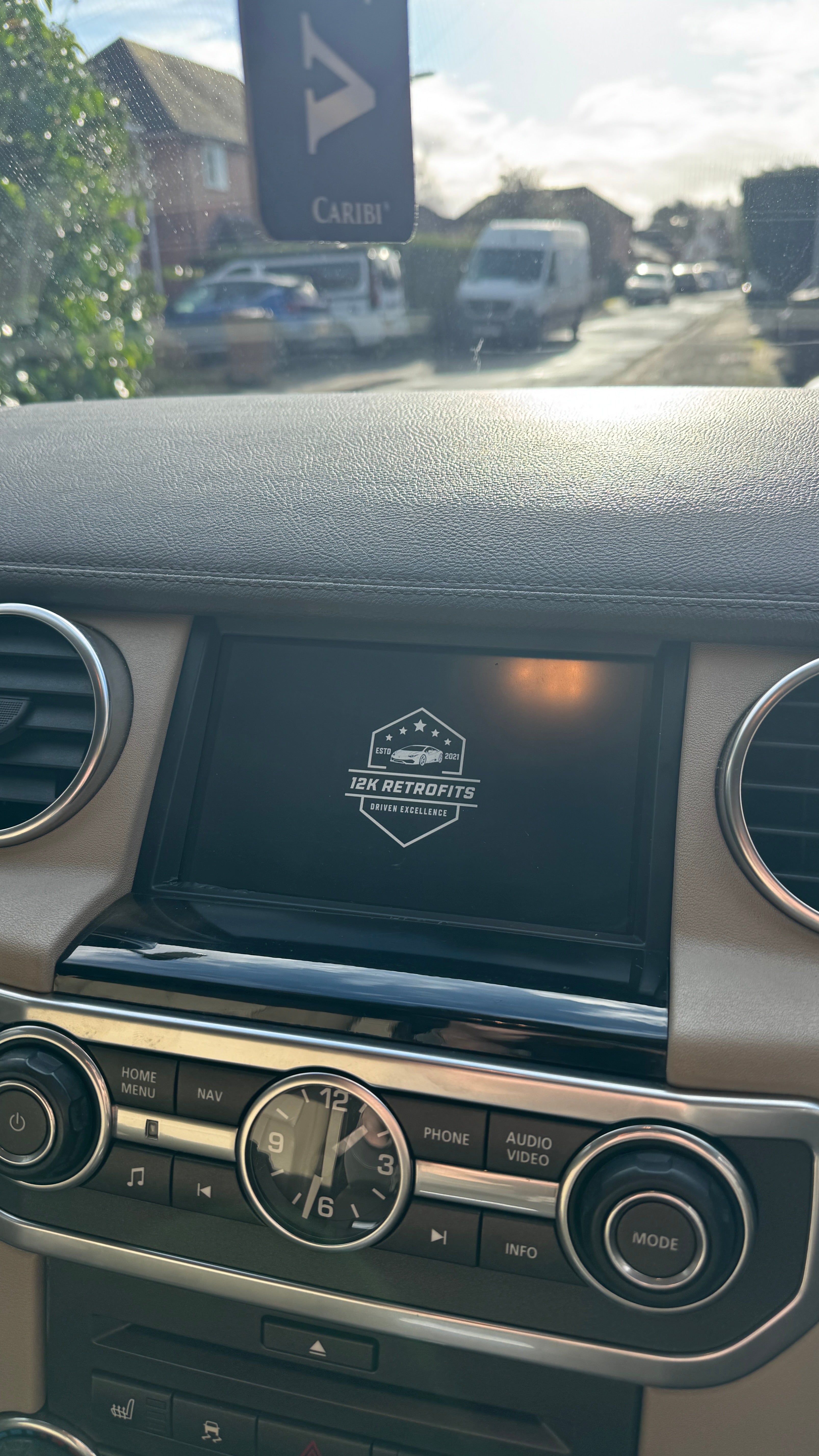 Land Rover L322 Range Rover & Discovery 4 (LR4) Apple CarPlay & Android Auto Retrofit