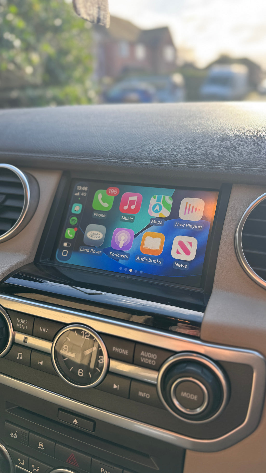 Land Rover L322 Range Rover & Discovery 4 (LR4) Apple CarPlay & Android Auto Retrofit